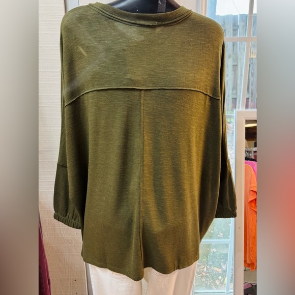 ANDREE BY UNIT Olive V-Neck Pullover with Dolman Sleeves - Picture 2 of 4